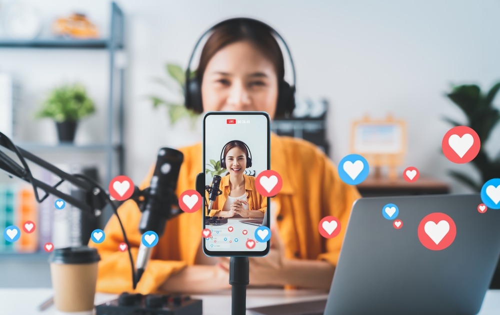 Internet Chicks: The Rise of Female Influencers in the Digital Age