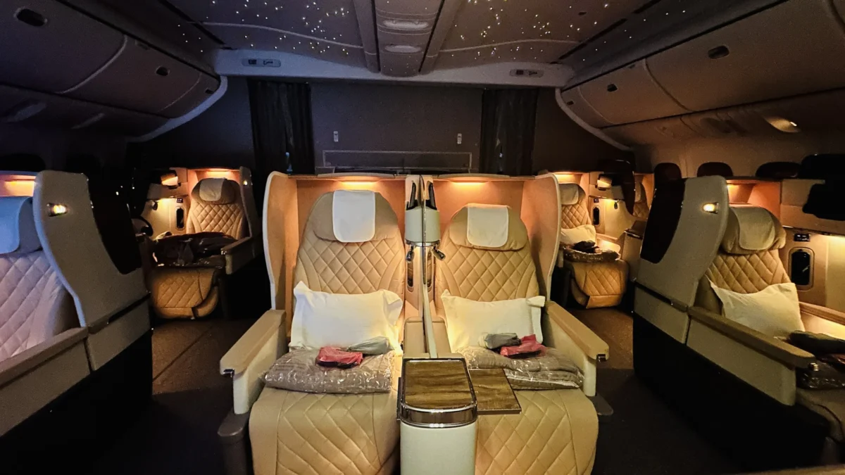The Emirates Business Class Experience: Soaring Above the Ordinary The Emirates Business Class Experience: Soaring Above the Ordinary
