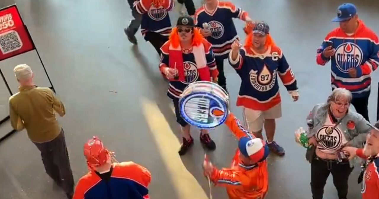 Oilers Fan Flash: The Pulse of a City and the Heartbeat of a Nation Oilers Fan Flash: The Pulse of a City and the Heartbeat of a Nation